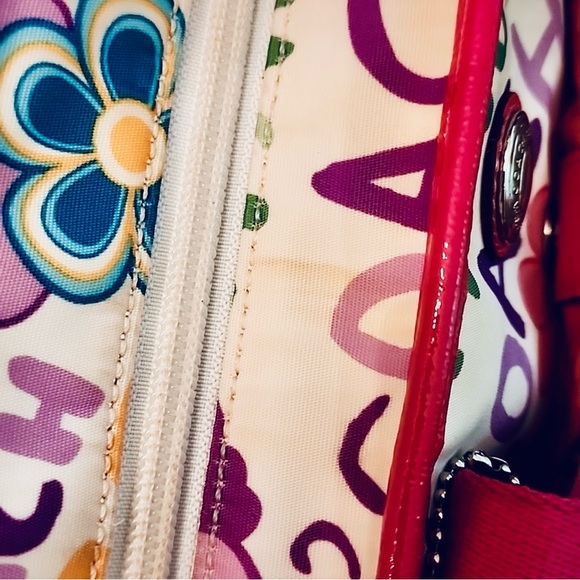 GUC Coach Graffiti Daisy Multi-Color Florals, Pink Nylon Shoulder Bag/Tote - Picture 9 of 16